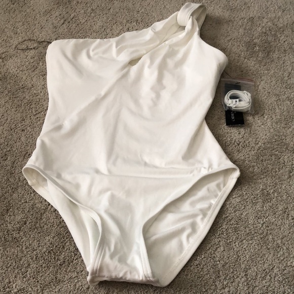 Carmen Marc Valvo One Shoulder Piece Swimsuit Women’s size 6 White NWT read - Picture 12 of 12
